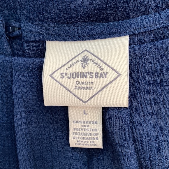 St. John’s Bay NWT Hi-Low Hemline Floral Embroidery Womens Size L Pleated Blouse - Picture 12 of 15